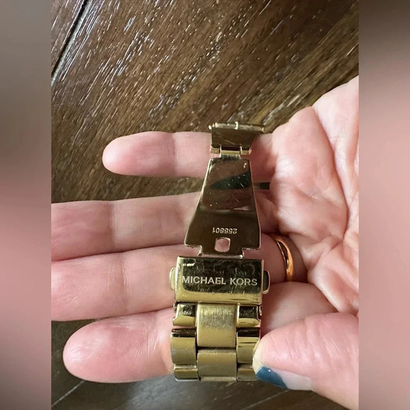 Michael Kors Slim runway watch - Picture 8 of 12